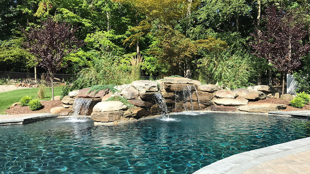 pool with fountains